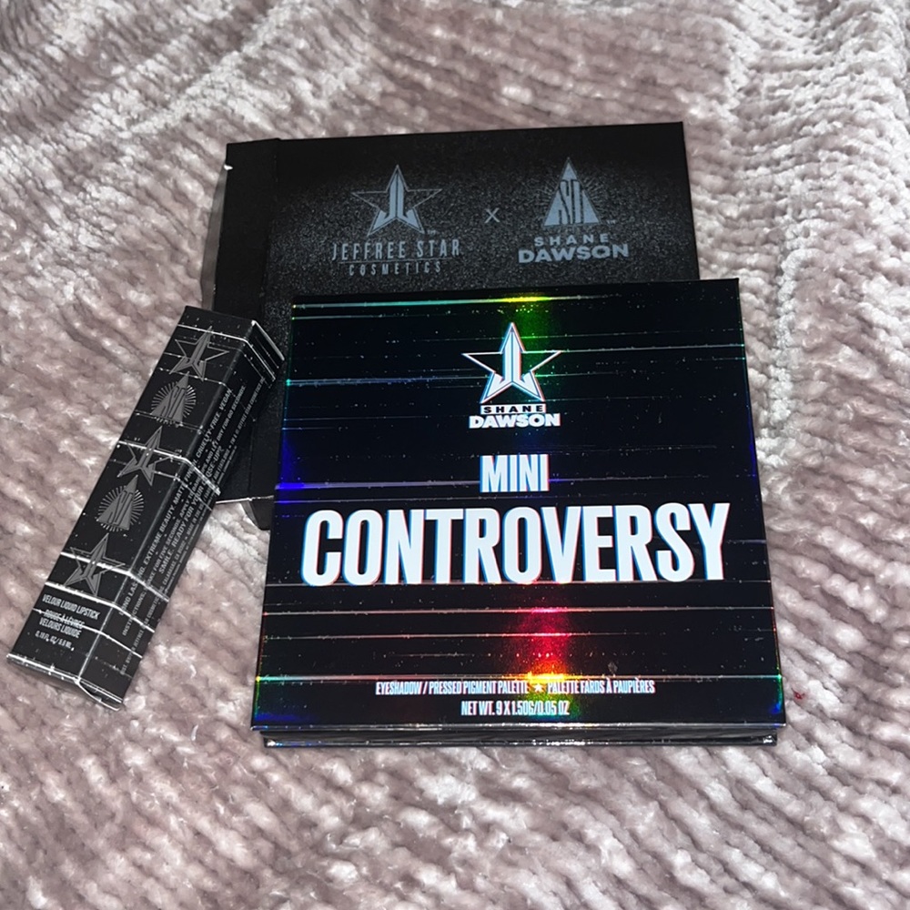 *Limited edition* Mini controversy eyeshadow palette with mini lipstick